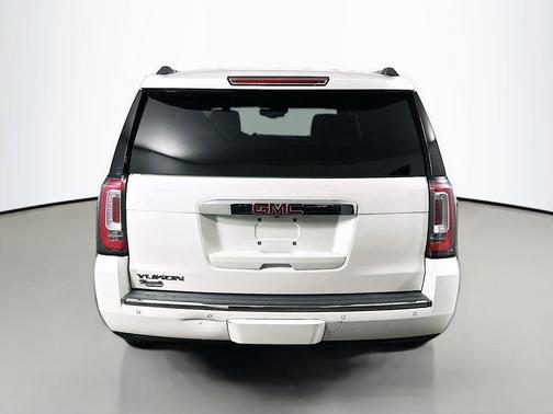 White Frost Tricoat 2017 GMC Yukon Denali