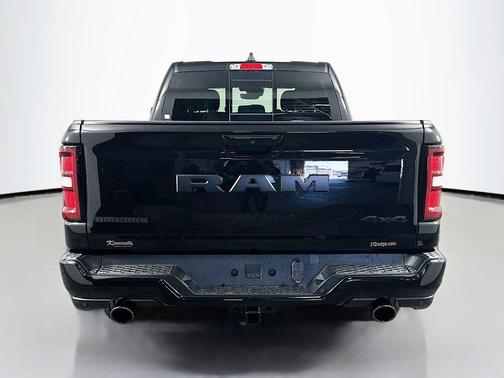 Diamond Black Crystal Pearlcoat 2026 RAM 1500 Big Horn/Lone Star