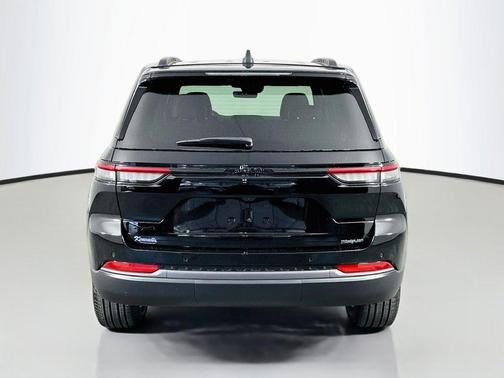 High Gloss Black 2027 Jeep Grand Cherokee Limited