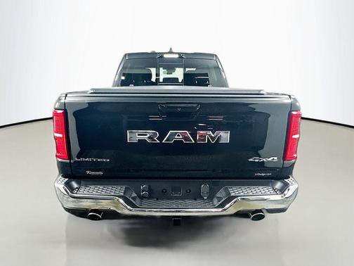 Diamond Black Crystal Pearlcoat 2026 RAM 1500 Limited