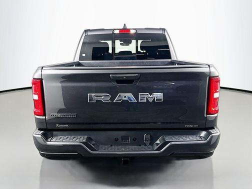 Granite Crystal Metallic Clearcoat 2025 RAM 1500 Big Horn/Lone Star