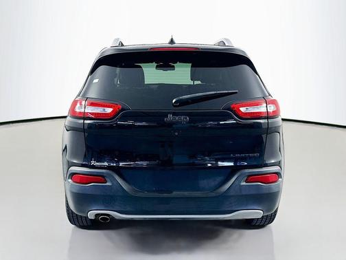 Brilliant Black Crystal Pearlcoat 2016 Jeep Cherokee Limited