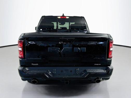 Diamond Black Crystal Pearlcoat 2027 RAM 1500 Laramie