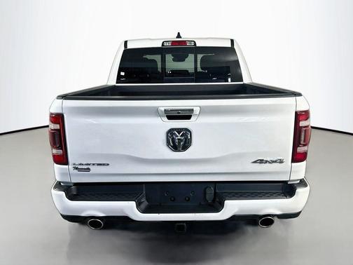 Ivory White Tri-Coat Pearlcoat 2019 RAM 1500 Limited