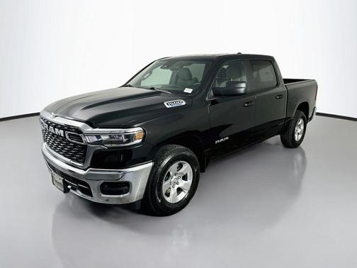 Diamond Black Crystal Pearlcoat 2026 RAM 1500 Tradesman