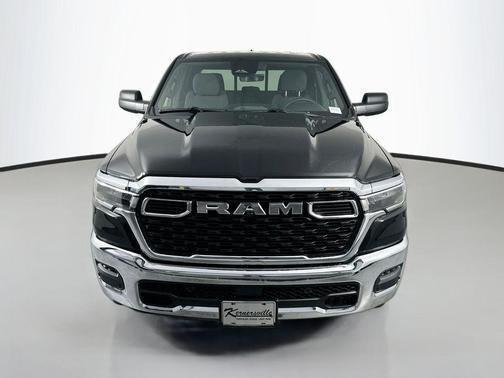 Diamond Black Crystal Pearlcoat 2026 RAM 1500 Tradesman