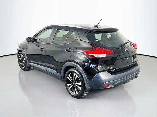 Super Black 2019 Nissan Kicks SV