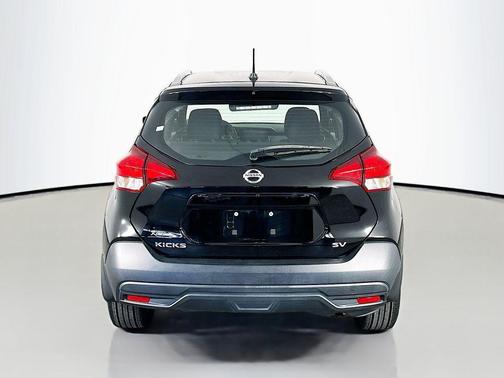 Super Black 2019 Nissan Kicks SV