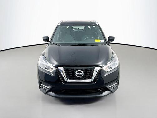 Super Black 2019 Nissan Kicks SV