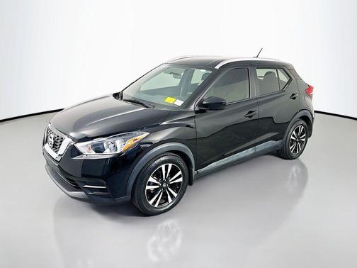 Super Black 2019 Nissan Kicks SV