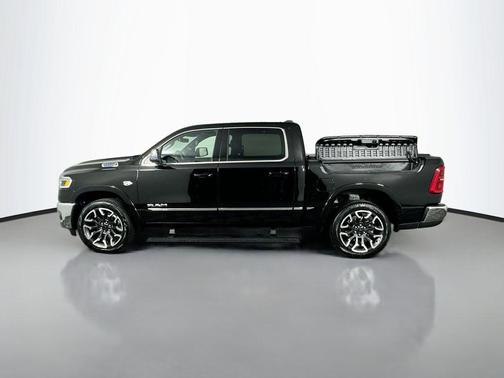Diamond Black Crystal Pearlcoat 2026 RAM 1500 Limited