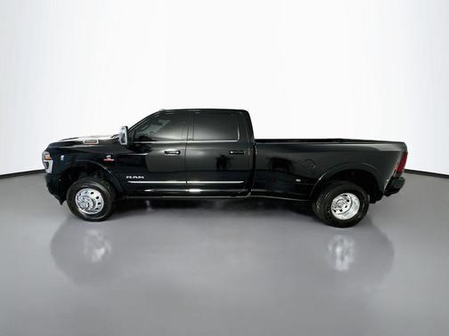 Diamond Black Crystal Pearlcoat 2025 RAM 3500 Limited Crew Cab 4x4 8' Box