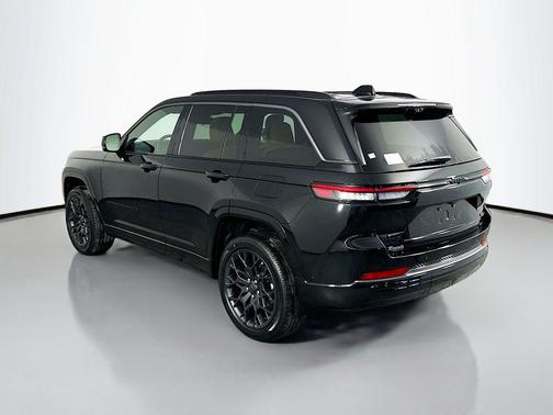 Diamond Black Crystal Pearlcoat 2026 Jeep Grand Cherokee Summit