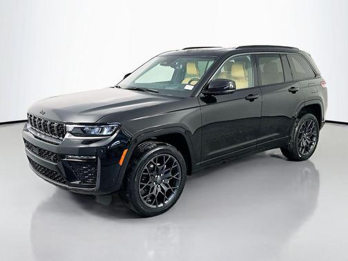 Diamond Black Crystal Pearlcoat 2026 Jeep Grand Cherokee Summit