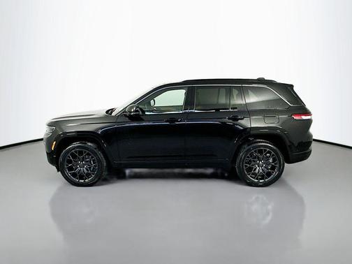 Diamond Black Crystal Pearlcoat 2026 Jeep Grand Cherokee Summit