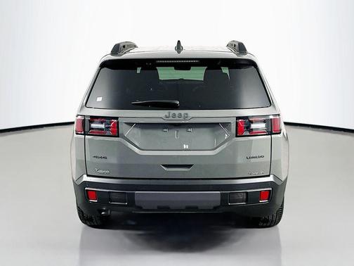 Sting-Gray Clearcoat 2026 Jeep Cherokee Laredo
