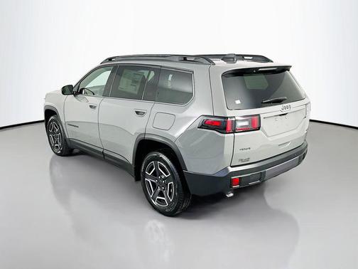 Sting-Gray Clearcoat 2026 Jeep Cherokee Laredo