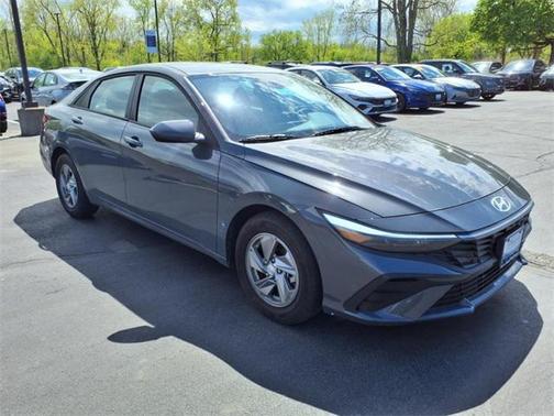 2025 Hyundai ELANTRA SE
