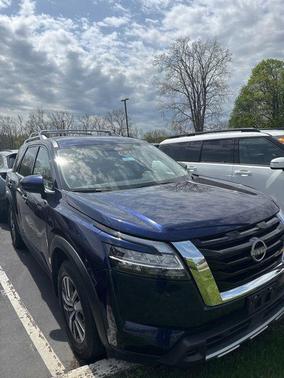 Deep Ocean Blue Pearl 2024 Nissan Pathfinder SL 4WD