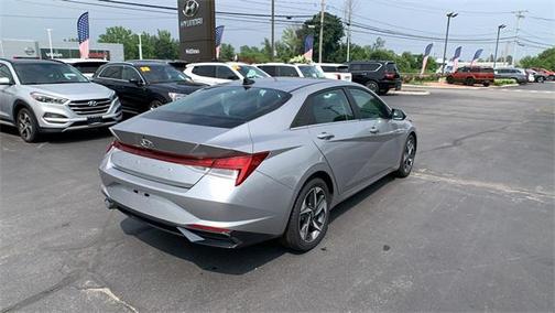 2022 Hyundai ELANTRA SEL