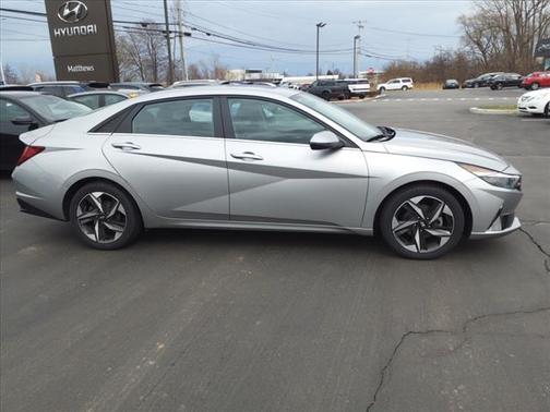 2022 Hyundai ELANTRA SEL