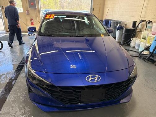 2022 Hyundai ELANTRA SEL