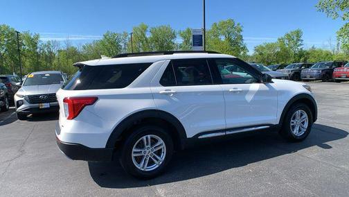 Star White Metallic Tri-Coat 2022 Ford Explorer XLT