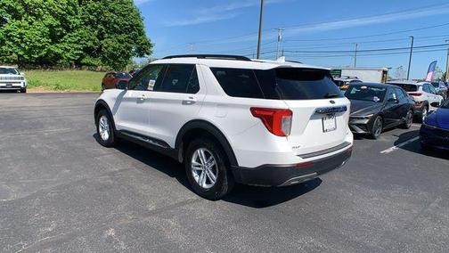 Star White Metallic Tri-Coat 2022 Ford Explorer XLT