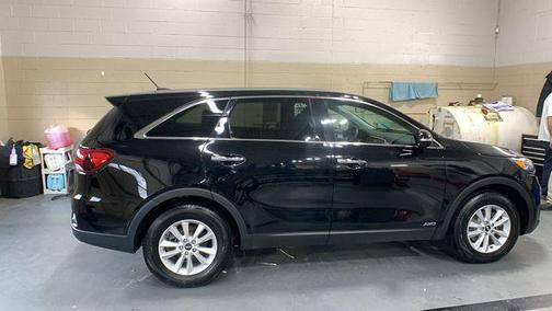 Ebony Black 2019 Kia Sorento LX