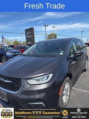 Granite Crystal Metallic Clearcoat 2023 Chrysler Pacifica Touring L