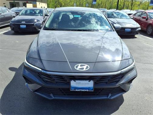 2025 Hyundai ELANTRA SE