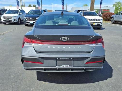 2025 Hyundai ELANTRA SE