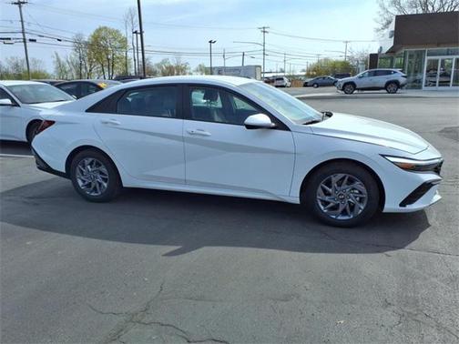 2024 Hyundai ELANTRA SEL