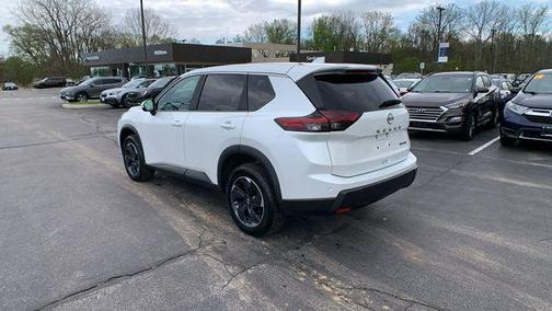 Everest White Pearl 2024 Nissan Rogue SV