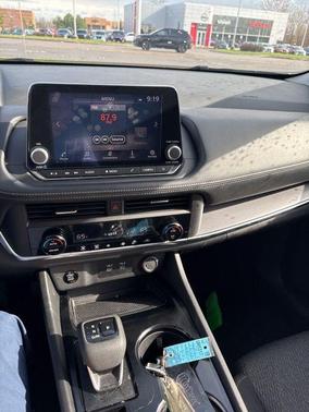 Everest White Pearl 2024 Nissan Rogue SV