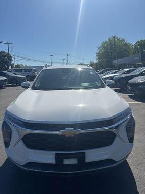 Summit White 2024 Chevrolet Trax LT