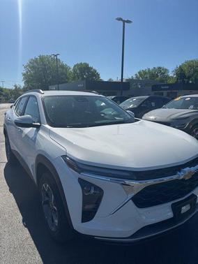 Summit White 2024 Chevrolet Trax LT