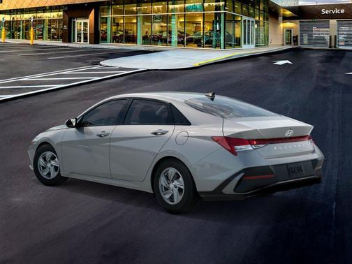 2025 Hyundai ELANTRA SE
