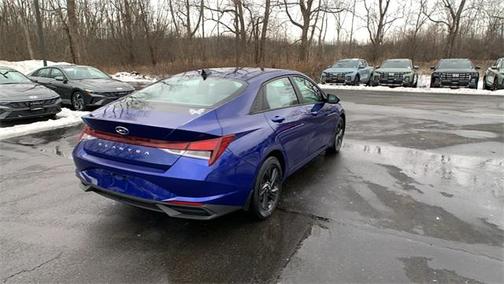 2022 Hyundai ELANTRA SEL