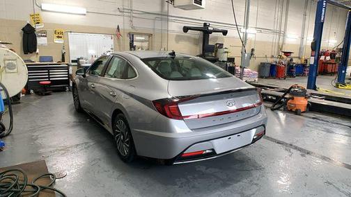 2023 Hyundai SONATA Hybrid SE