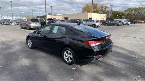 2023 Hyundai ELANTRA SE