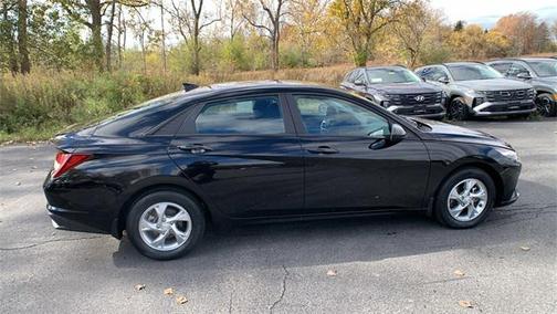 2023 Hyundai ELANTRA SE