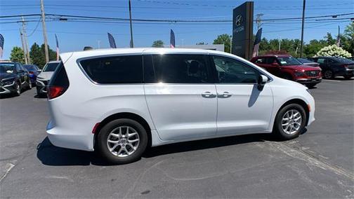 2023 Chrysler Voyager LX