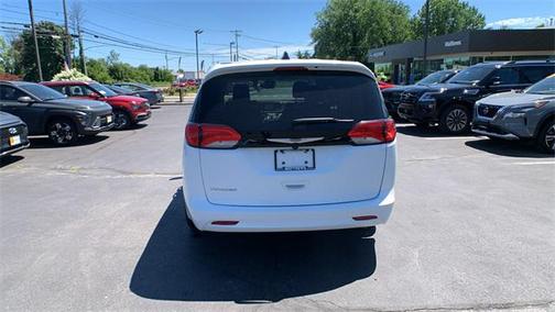 2023 Chrysler Voyager LX