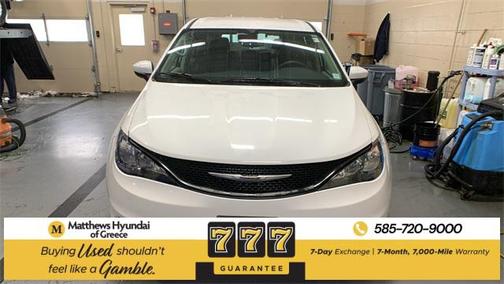 2023 Chrysler Voyager LX