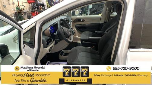 2023 Chrysler Voyager LX