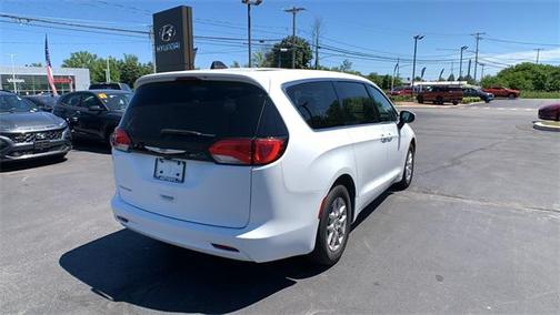 2023 Chrysler Voyager LX