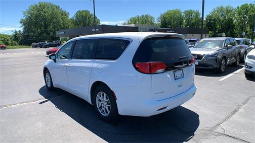 2023 Chrysler Voyager LX