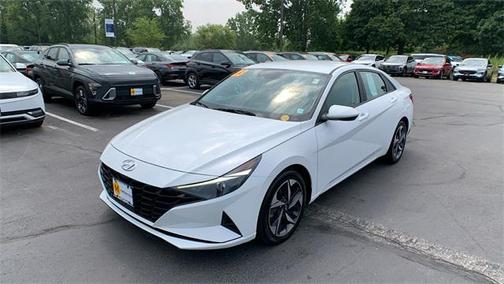 2023 Hyundai ELANTRA SEL