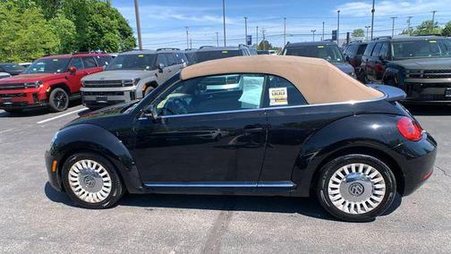 Black Uni 2015 Volkswagen Beetle 1.8T